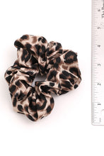 Load image into Gallery viewer, Leopard Print Hair Scrunchies Set
